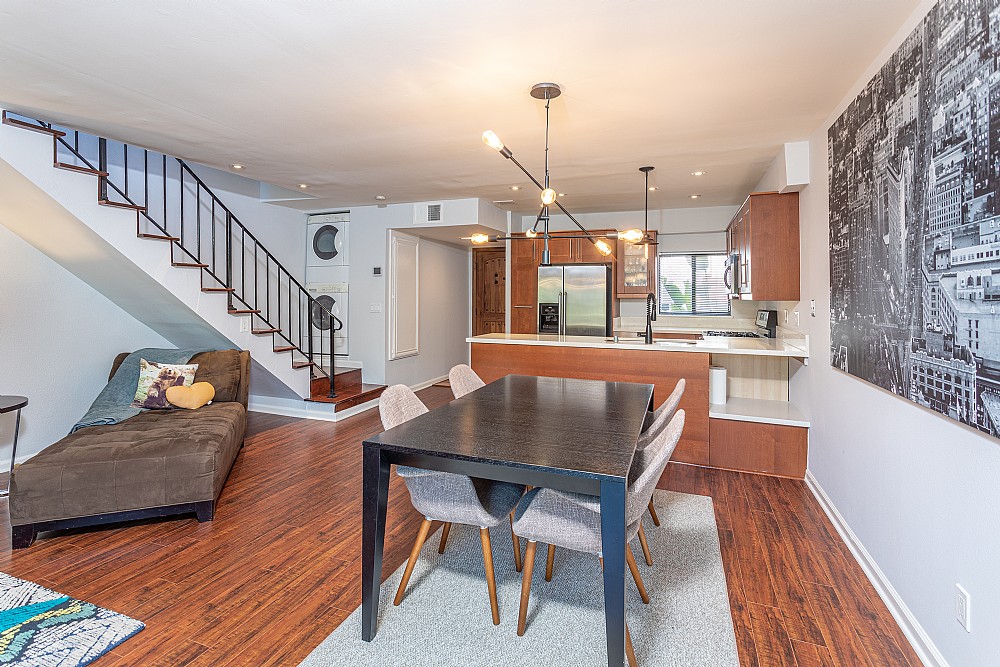 Elfyer - Studio City,  House - For Sale