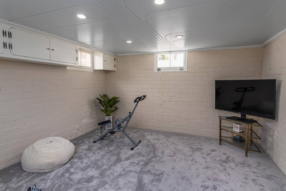 Elfyer - Burbank, CA House - For Sale