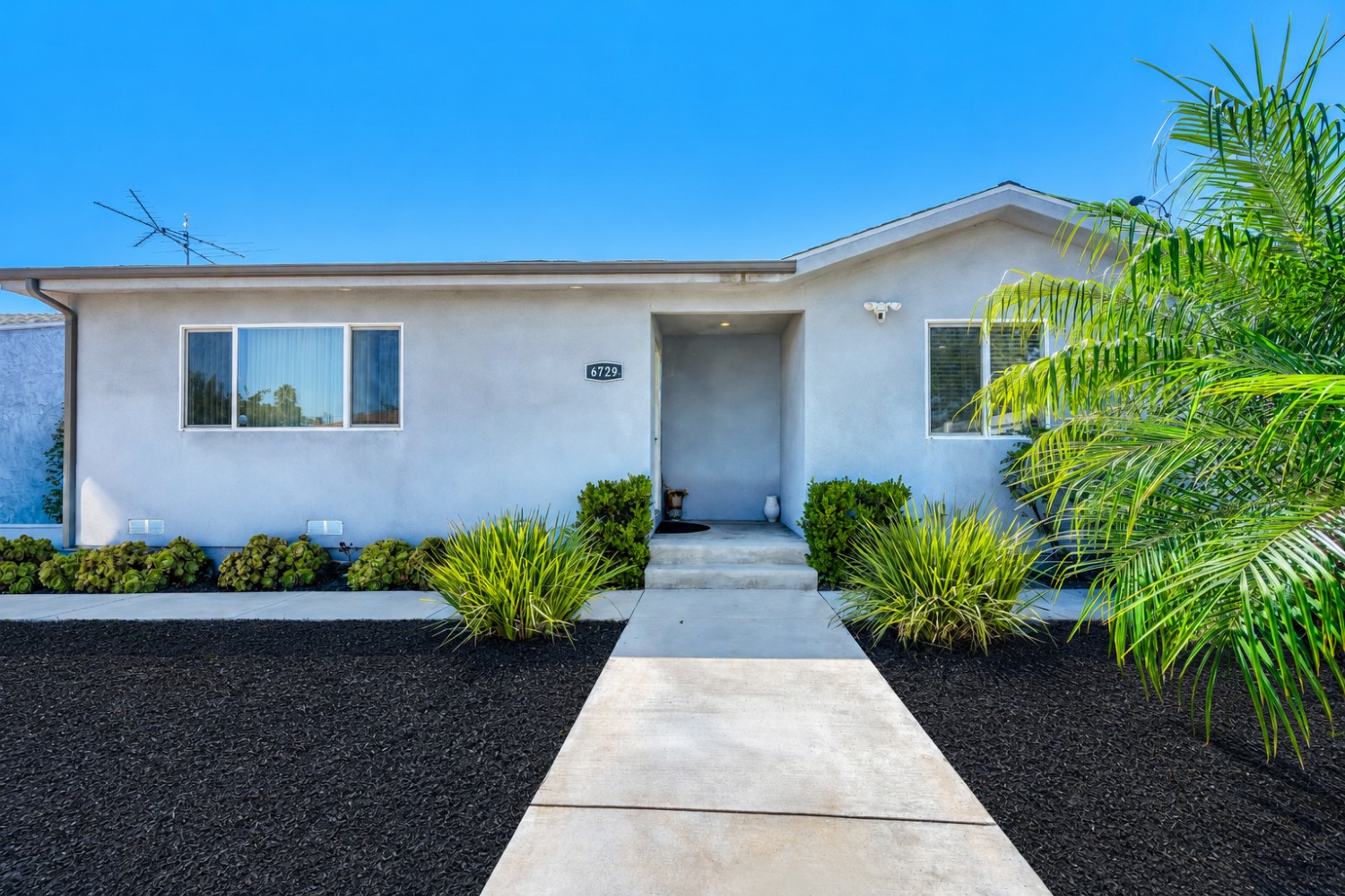 Elfyer - North Hollywood, CA House - For Sale
