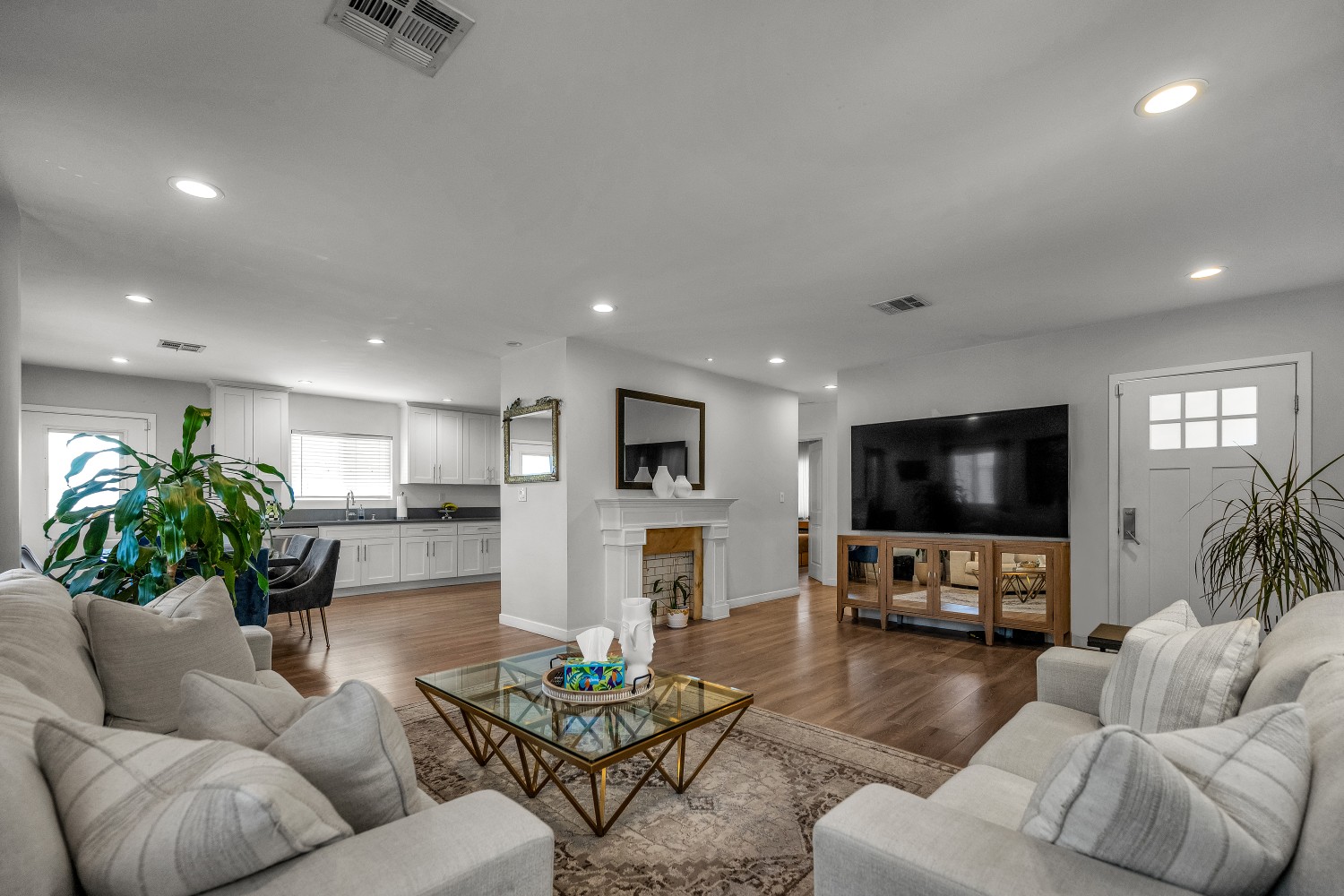 Elfyer - North Hollywood, CA House - For Sale