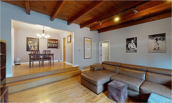 Elfyer - Burbank, CA House - For Sale