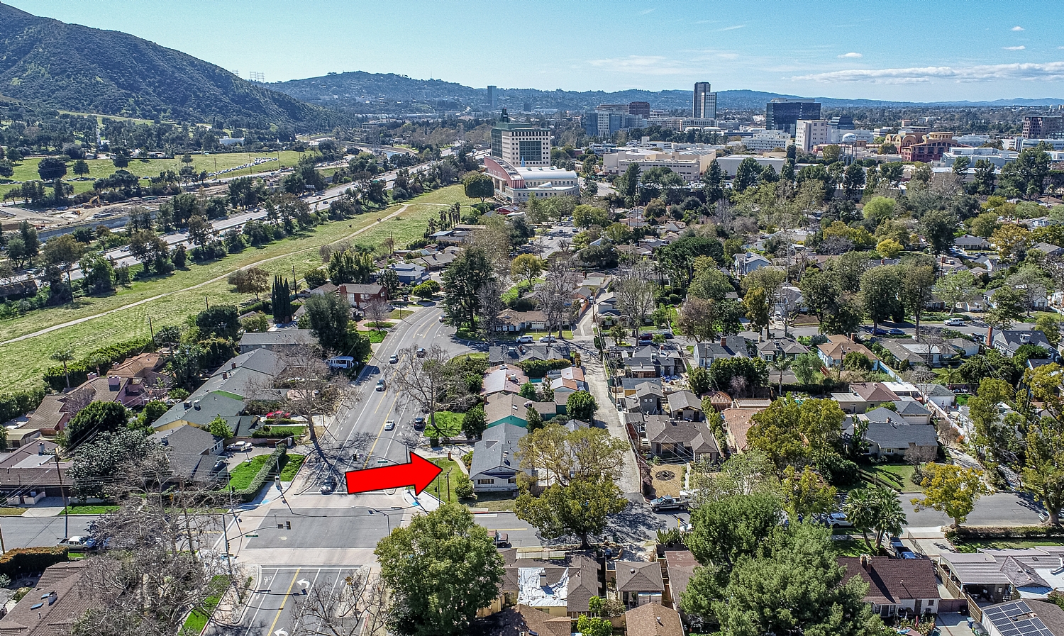 Elfyer - Burbank, CA House - For Sale