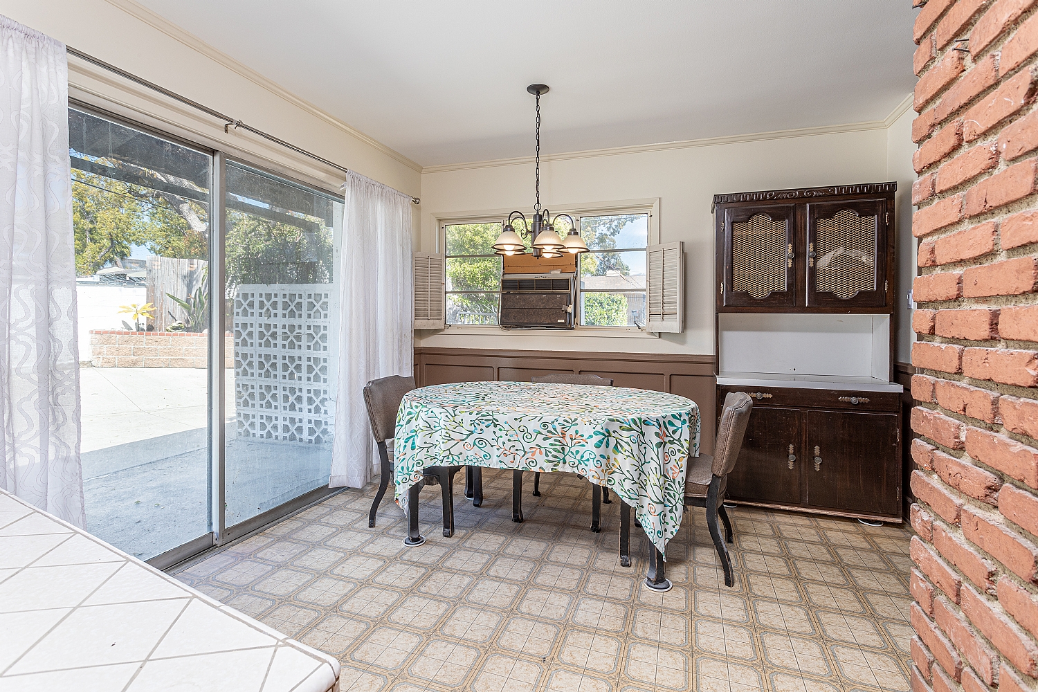 Elfyer - Burbank, CA House - For Sale