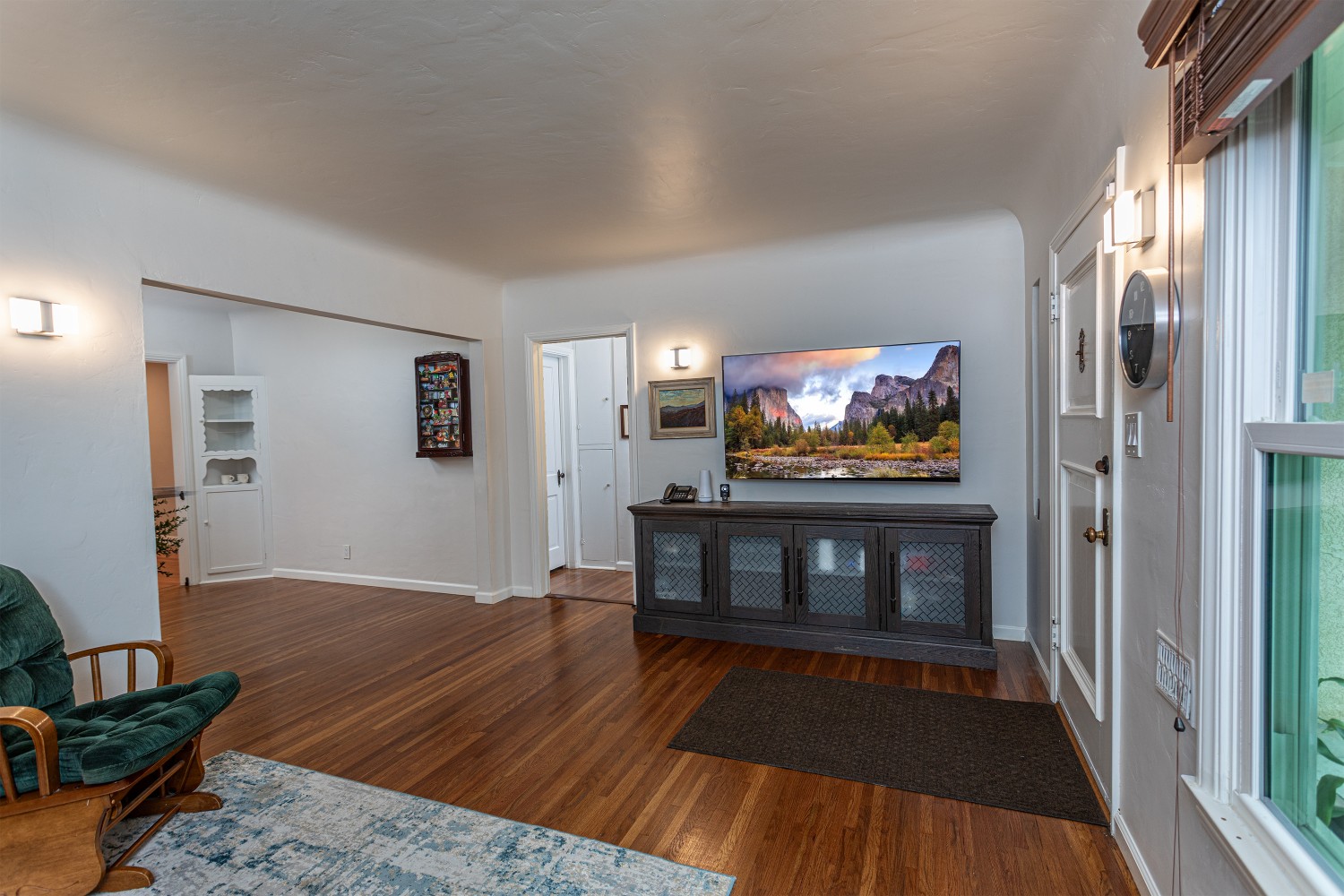 Elfyer - Burbank, CA House - For Sale