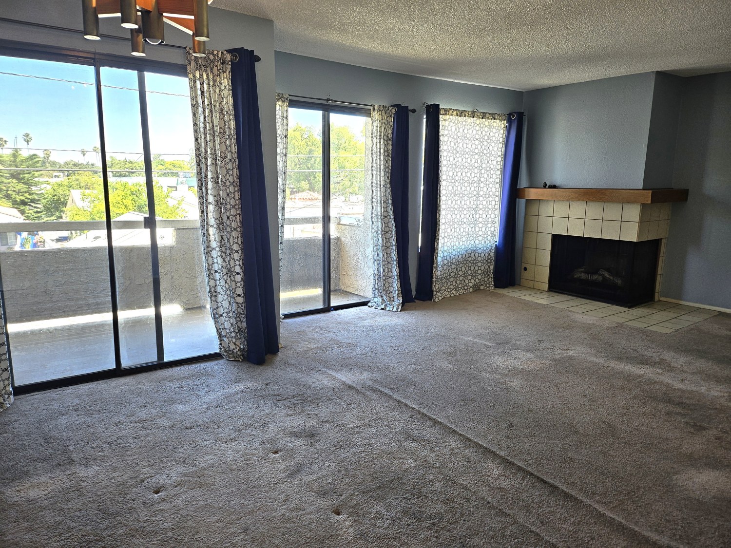 Elfyer - Burbank, CA House - For Sale