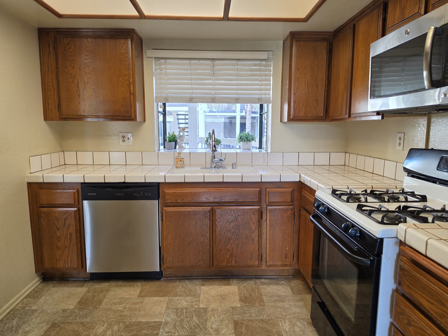 Elfyer - Burbank, CA House - For Sale