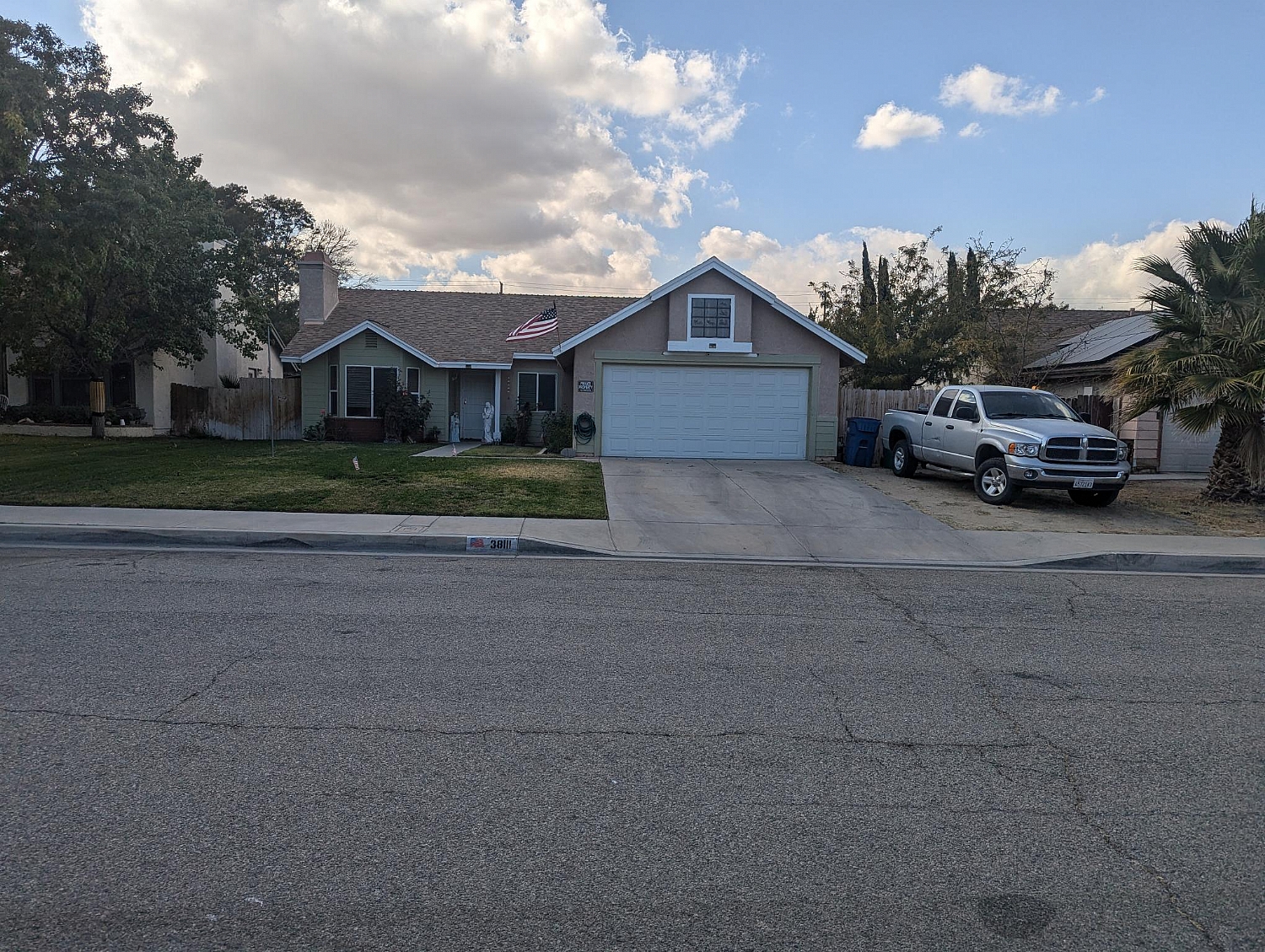 Elfyer - Palmdale, CA House - For Sale