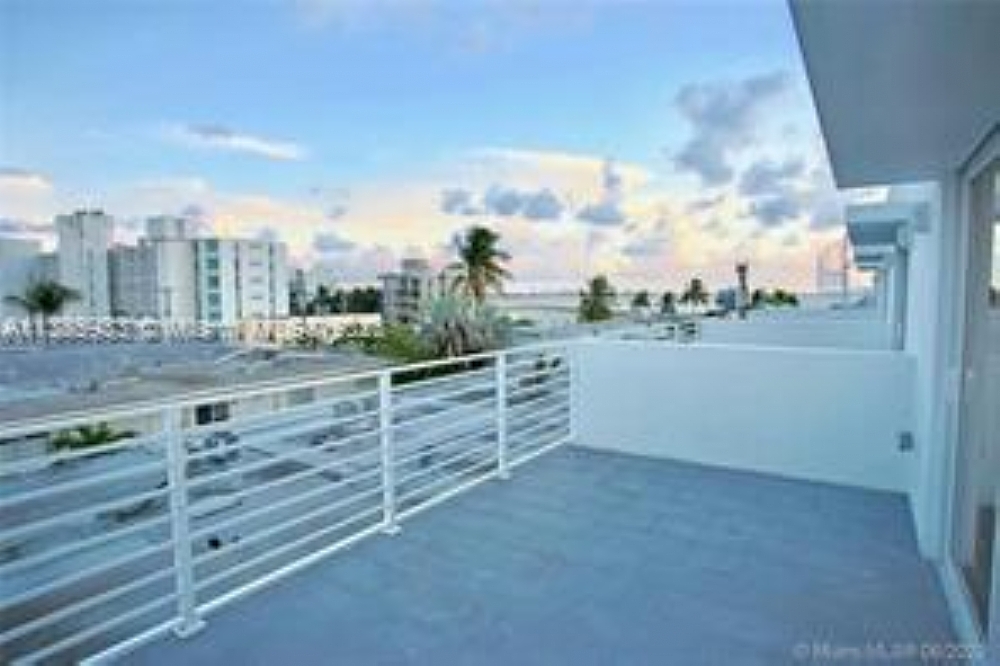 Elfyer - Miami Beach, FL House - For Sale