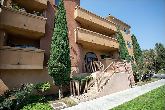 Elfyer - Burbank, CA House - For Sale