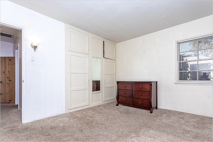 Elfyer - Burbank, CA House - For Sale