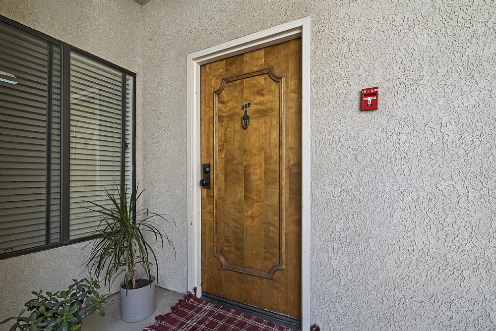 Elfyer - Burbank, CA House - For Sale