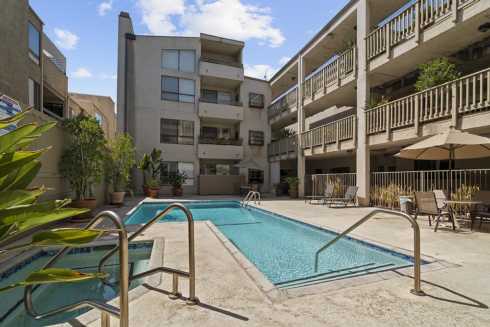 Elfyer - Burbank, CA House - For Sale