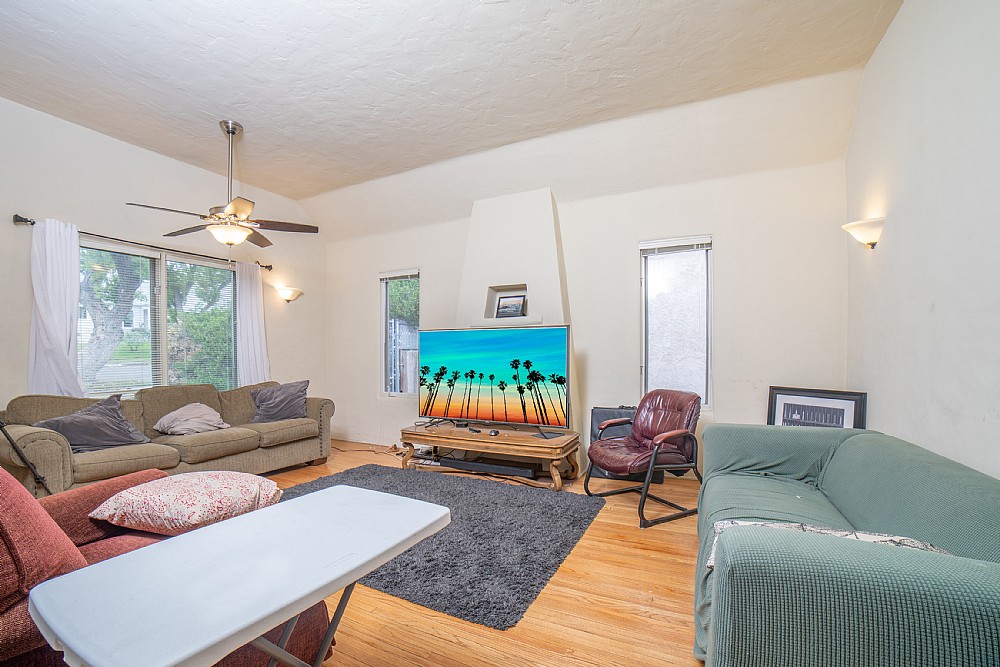 Elfyer - Burbank, CA House - For Sale