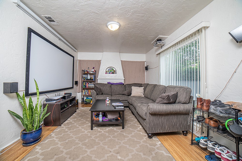 Elfyer - Burbank, CA House - For Sale