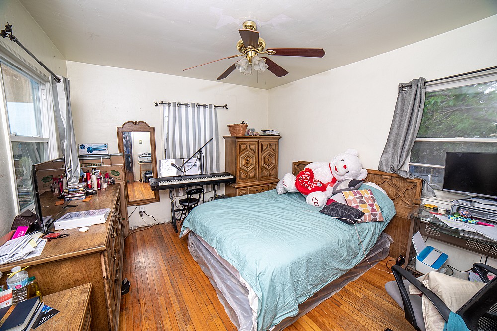 Elfyer - Burbank, CA House - For Sale