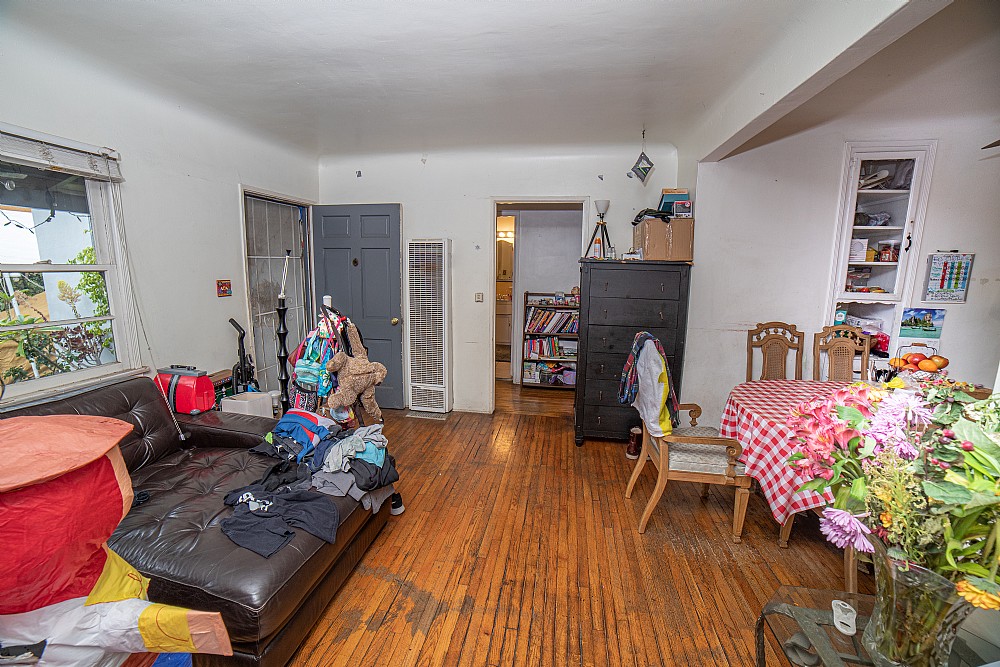 Elfyer - Burbank, CA House - For Sale