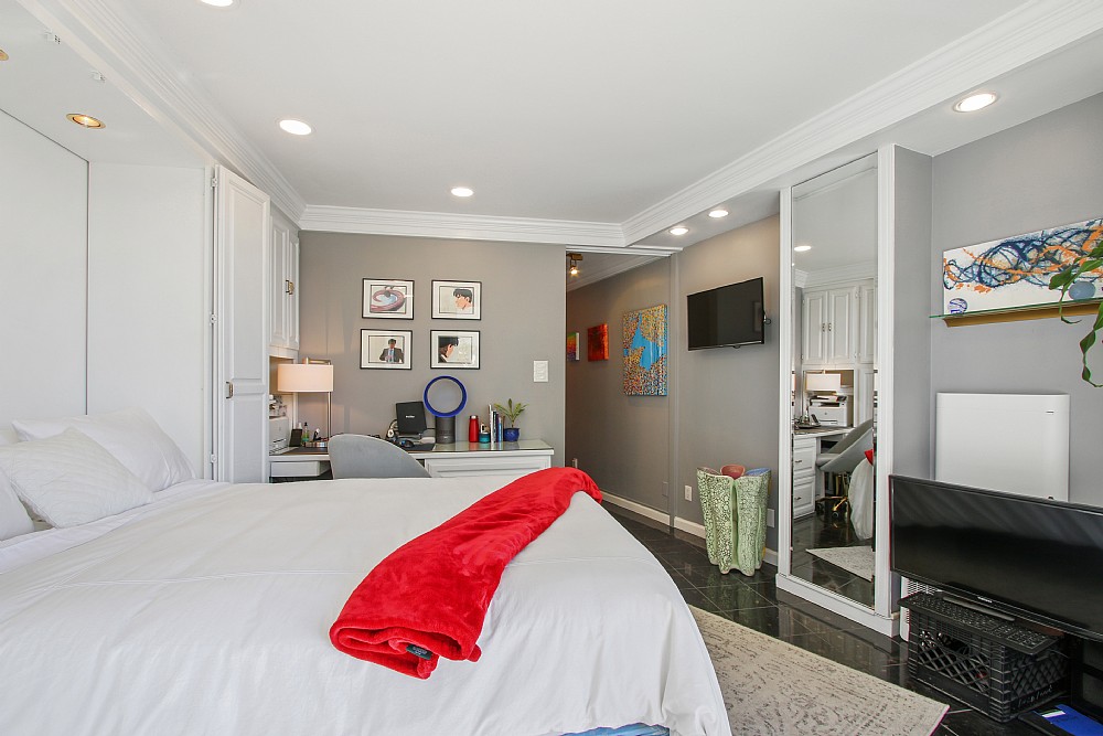 Elfyer - Long Beach, CA House - For Sale