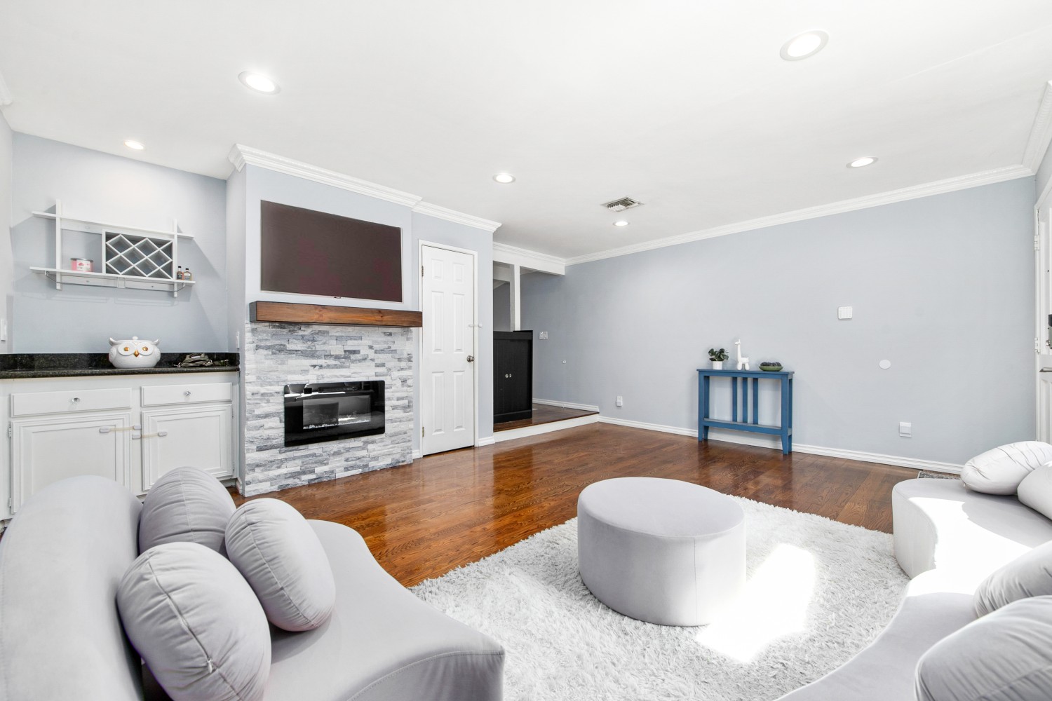 Elfyer - Tarzana, CA House - For Sale