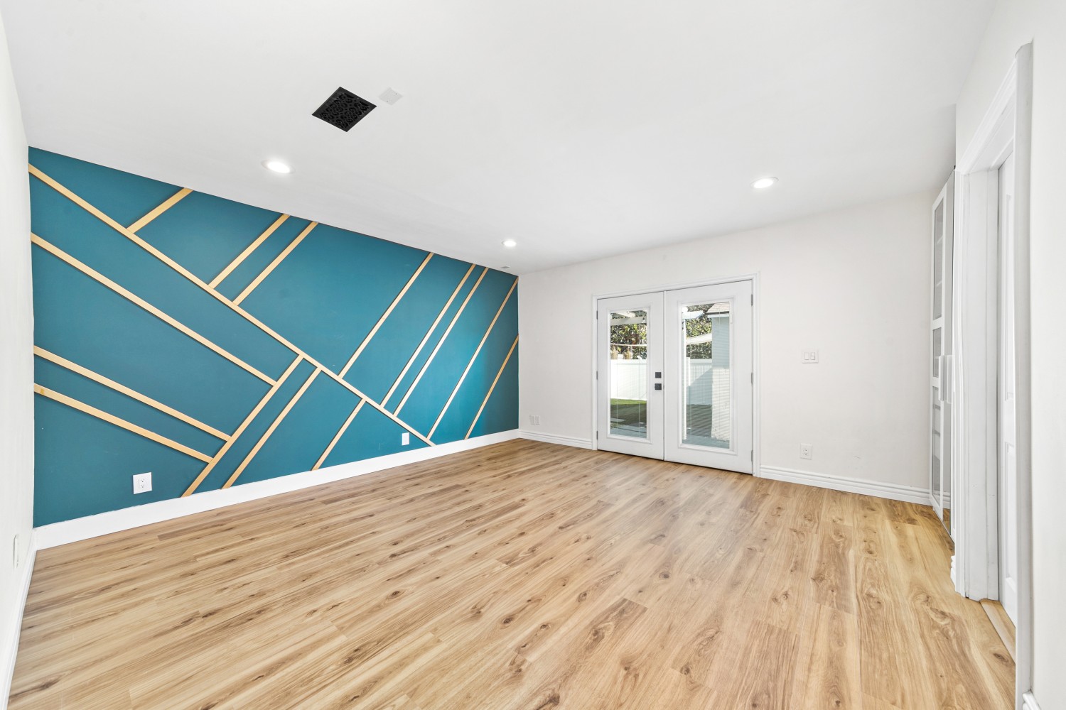 Elfyer - Sherman Oaks, CA House - For Sale