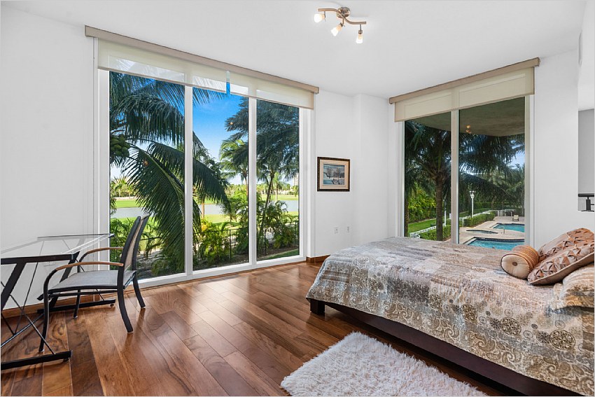 Elfyer - Hallandale Beach, FL House - For Sale