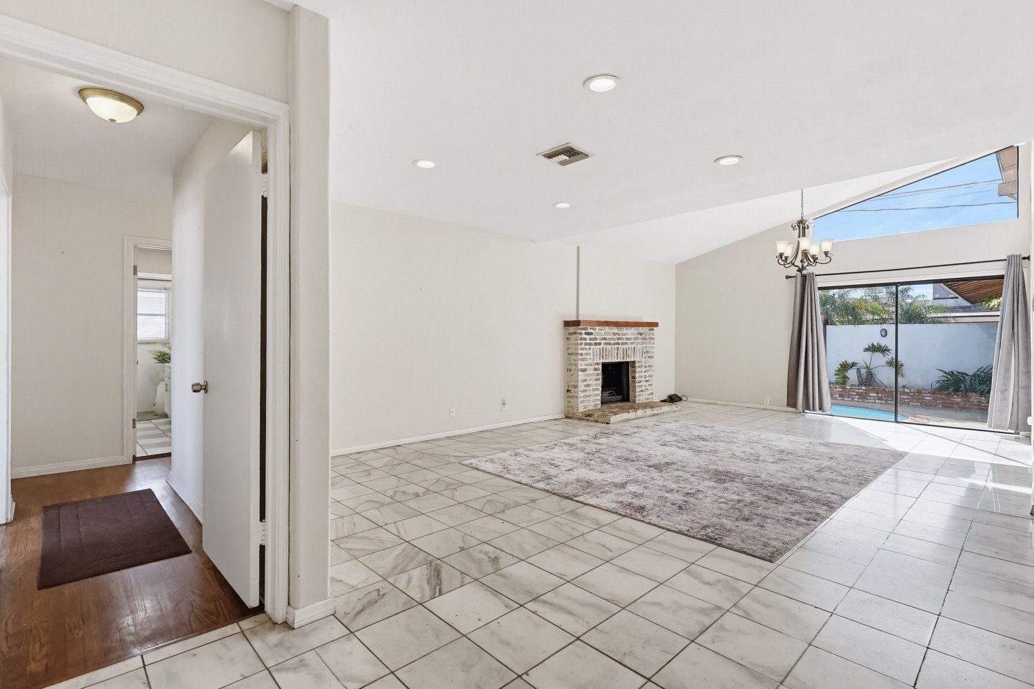 Elfyer - Arleta, CA House - For Sale