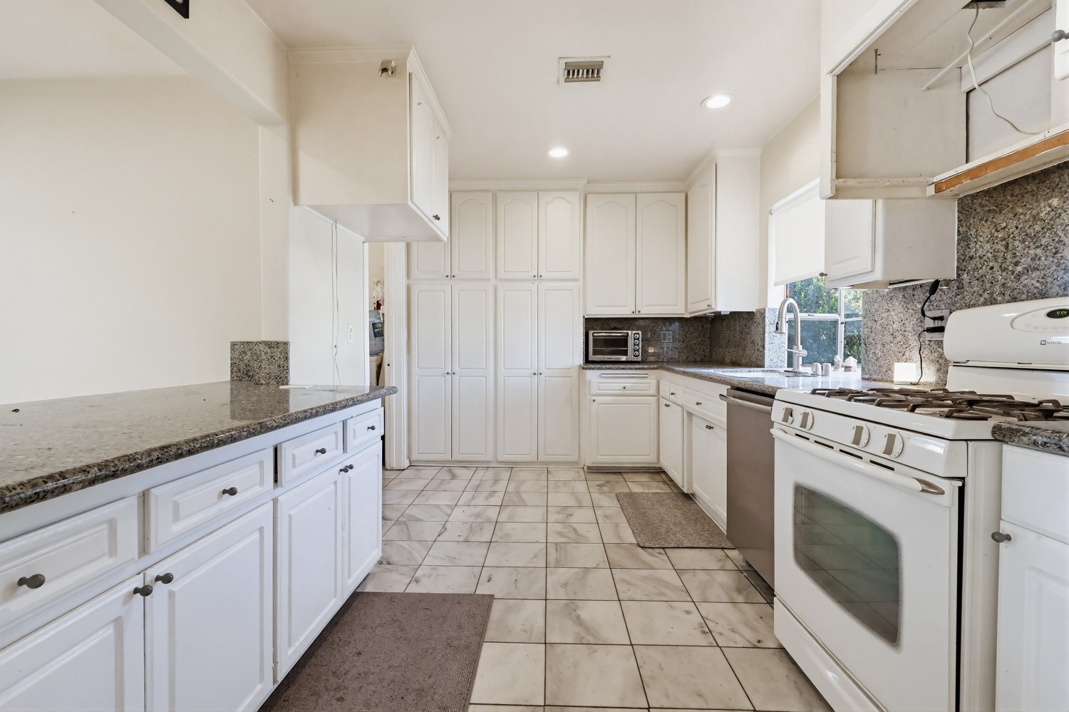 Elfyer - Arleta, CA House - For Sale