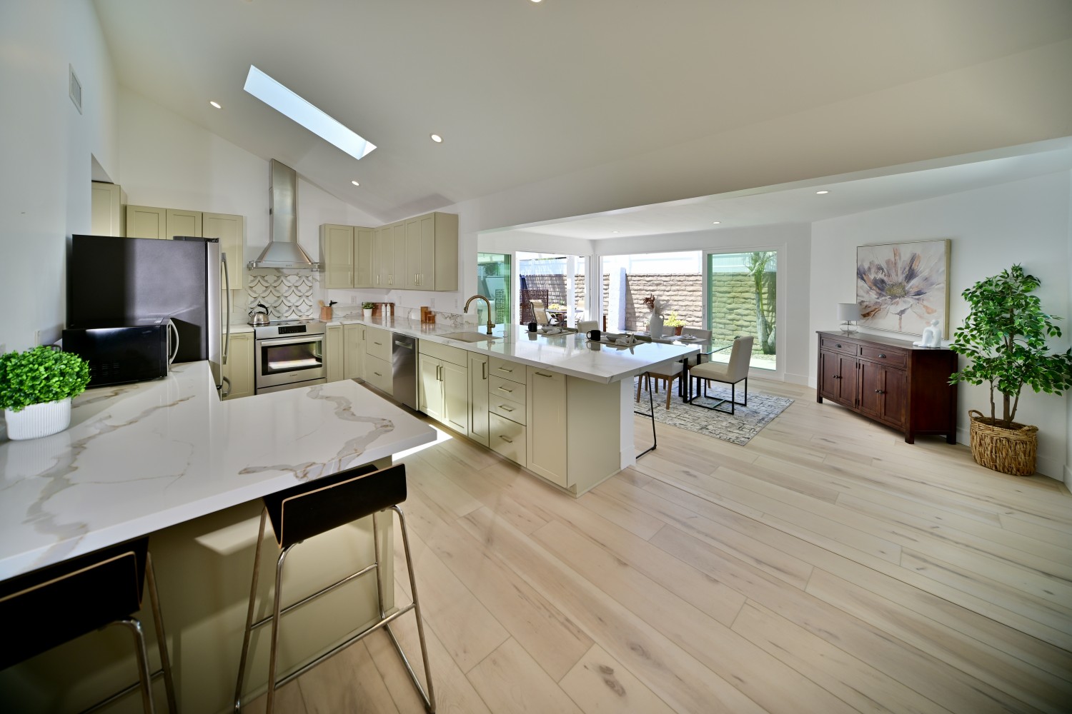 Elfyer - Huntington Beach, CA House - For Sale