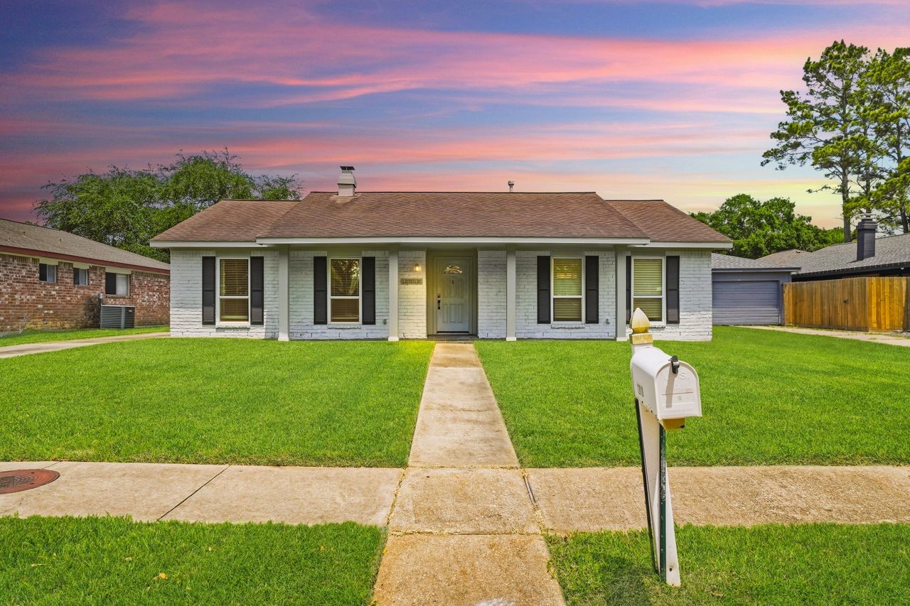 Elfyer - Meadows Place, TX House - For Sale