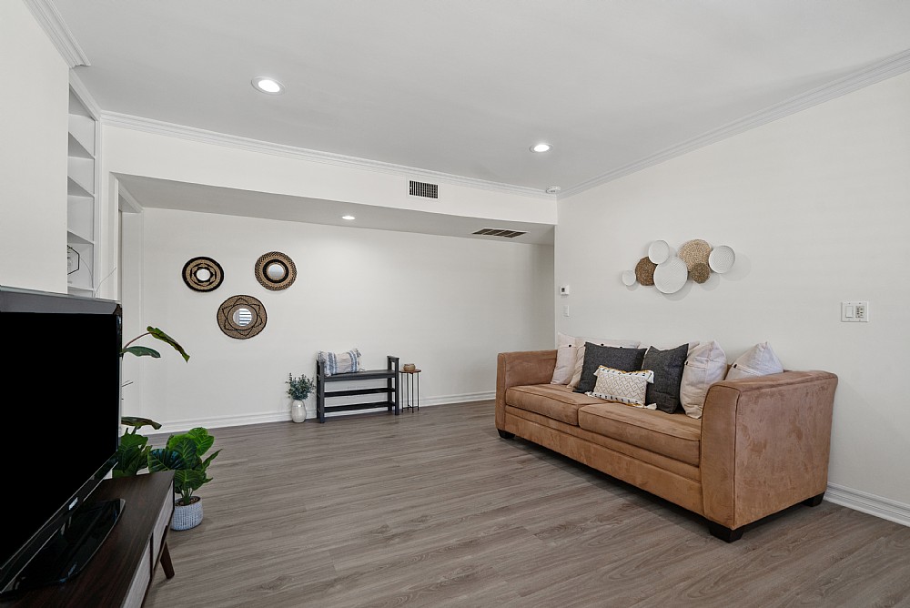 Elfyer - Burbank, CA House - For Sale