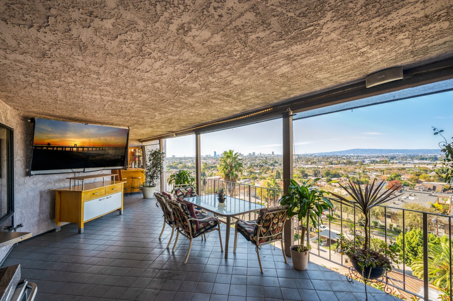 Elfyer - Signal Hill, CA House - For Sale