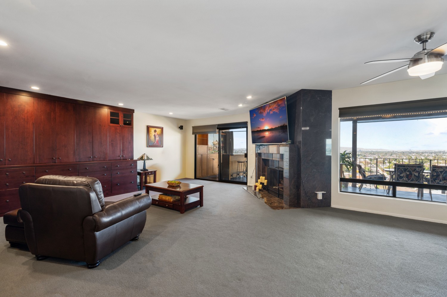 Elfyer - Signal Hill, CA House - For Sale