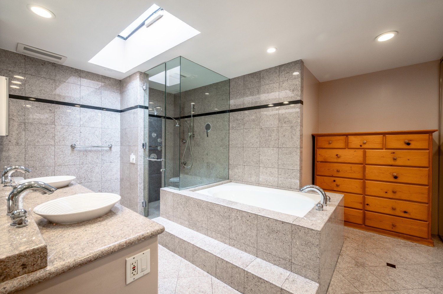 Elfyer - Signal Hill, CA House - For Sale