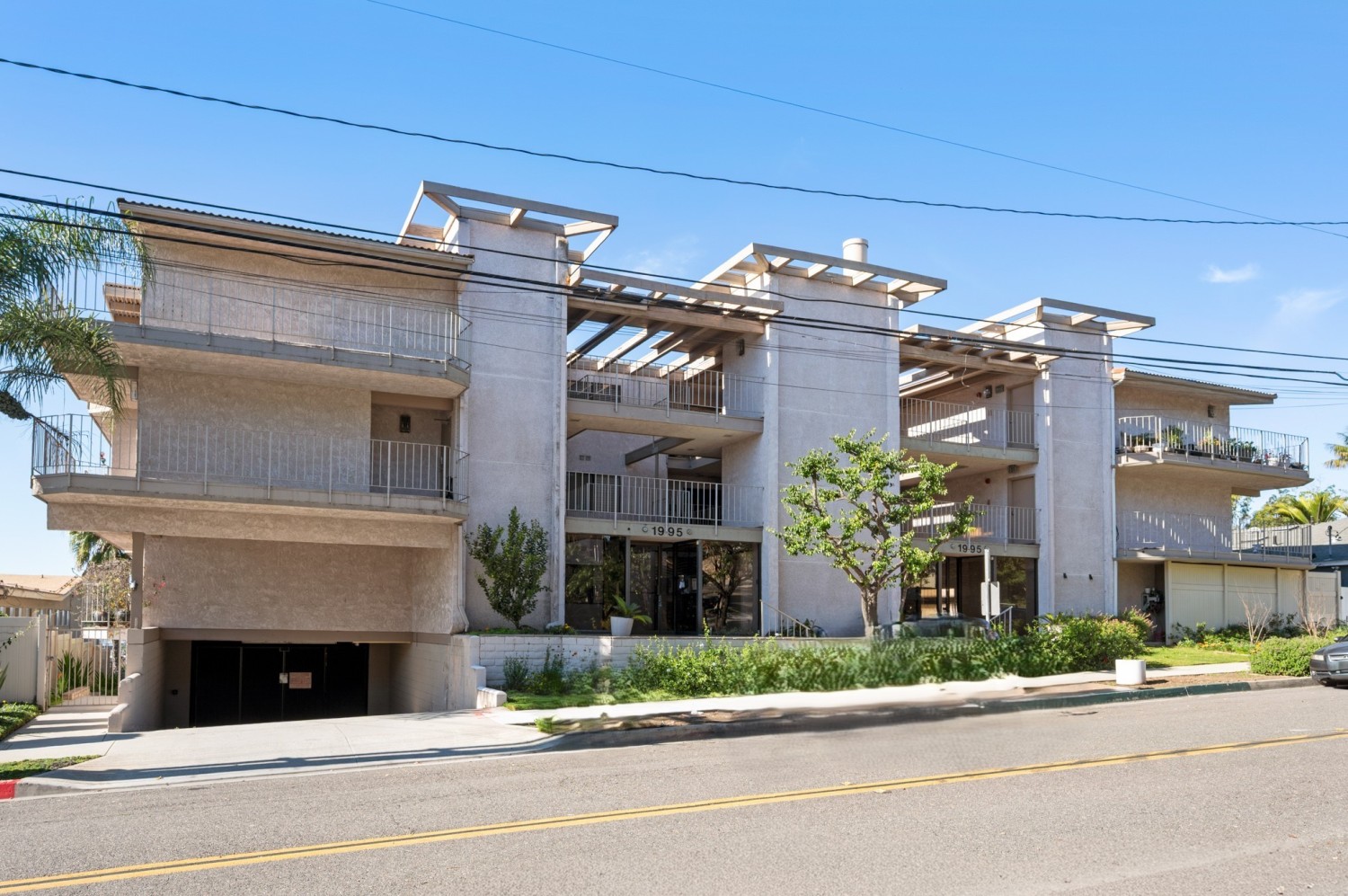 Elfyer - Signal Hill, CA House - For Sale