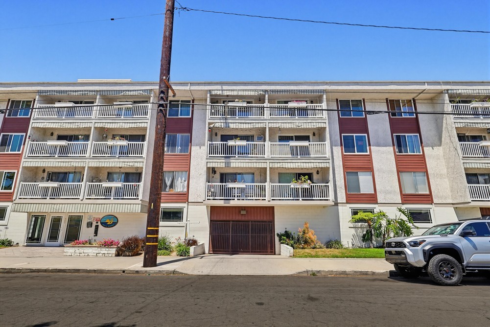 Elfyer - Long Beach, CA House - For Sale