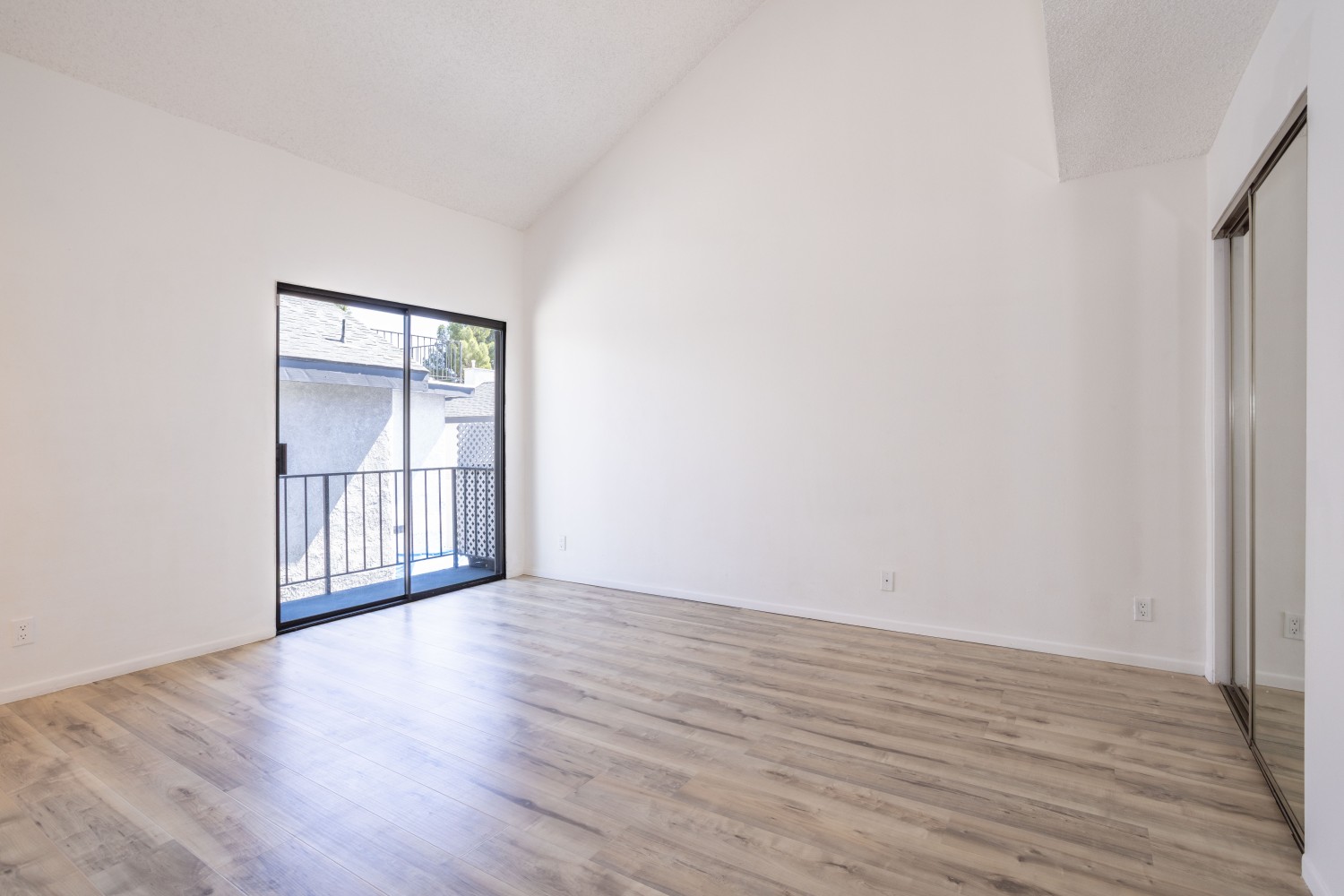 Elfyer - North Hills, CA House - For Sale