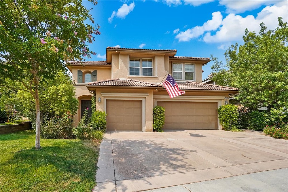 Elfyer - Saugus, CA House - For Sale