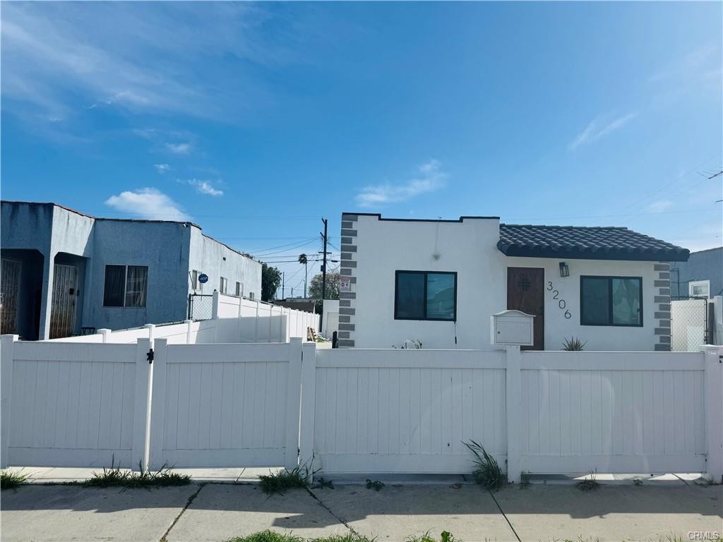 Elfyer - Los Angeles, CA House - For Sale