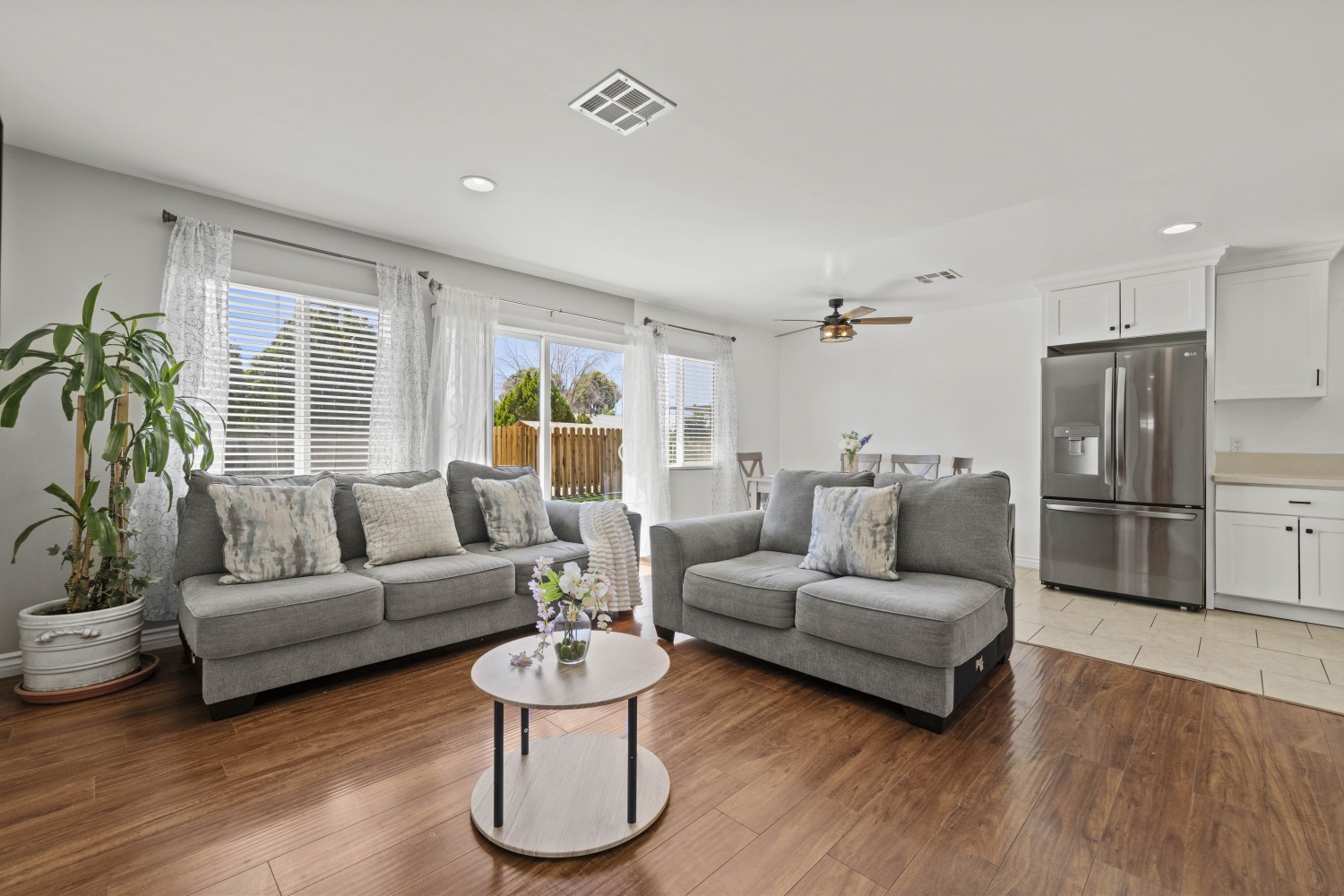 Elfyer - Lancaster, CA House - For Sale