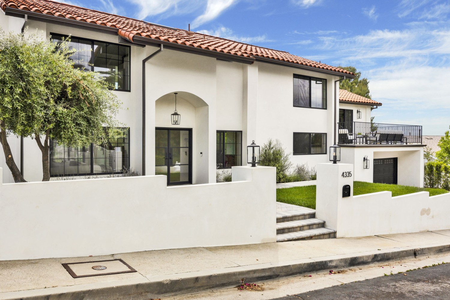 Elfyer - Woodland Hills, CA House - For Sale