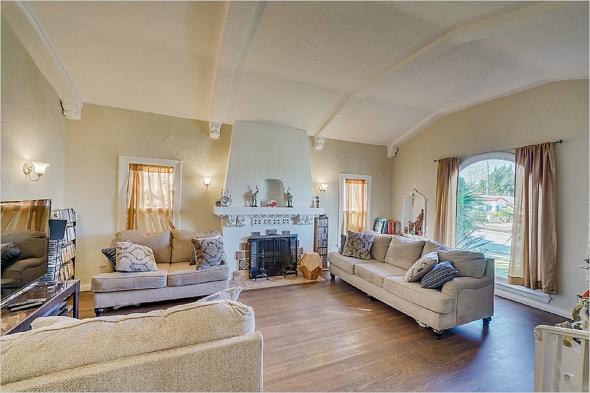 Elfyer - Los Angeles, CA House - For Sale