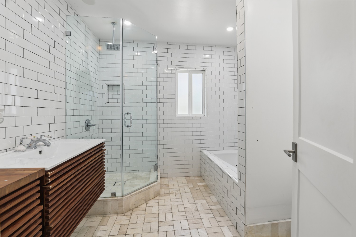 Elfyer - RESEDA, CA House - For Sale