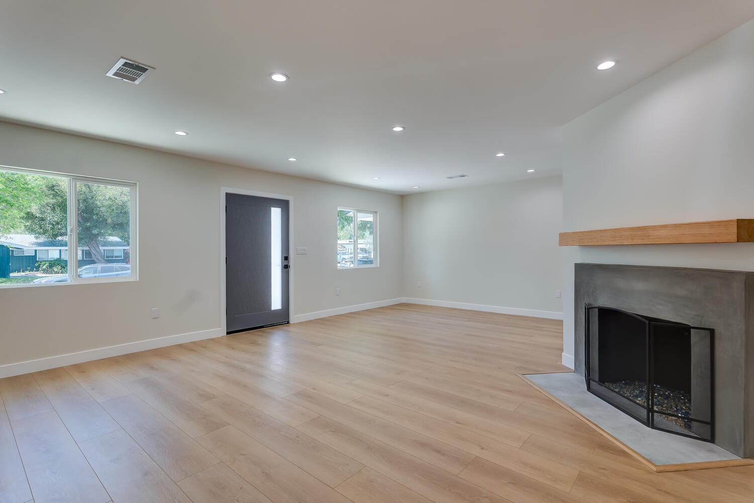 Elfyer - Lake Balboa, CA House - For Sale
