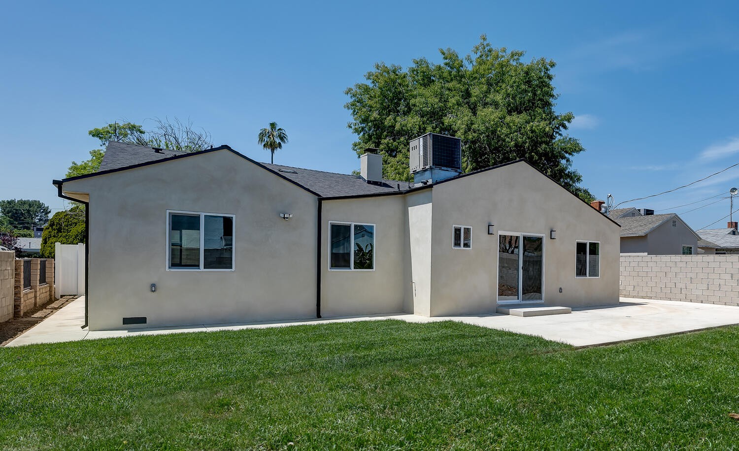 Elfyer - Lake Balboa, CA House - For Sale