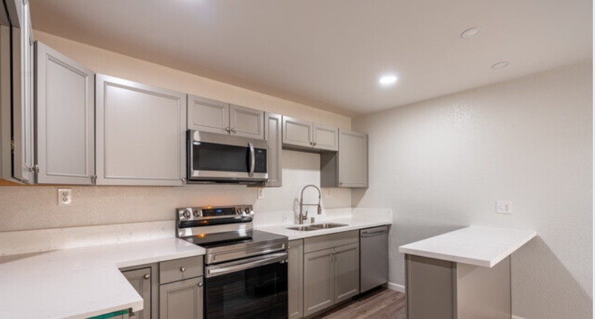 Elfyer - Palmdale, CA House - For Sale