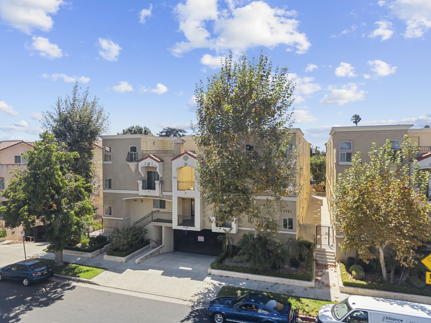Elfyer - North Hollywood, CA House - For Sale