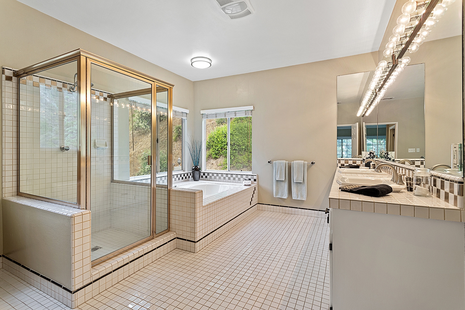 Elfyer - Burbank, CA House - For Sale