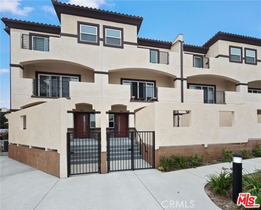 Elfyer - Thousand Oaks, CA House - For Sale