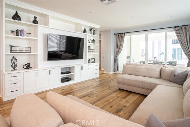 Elfyer - Irvine, CA House - For Sale
