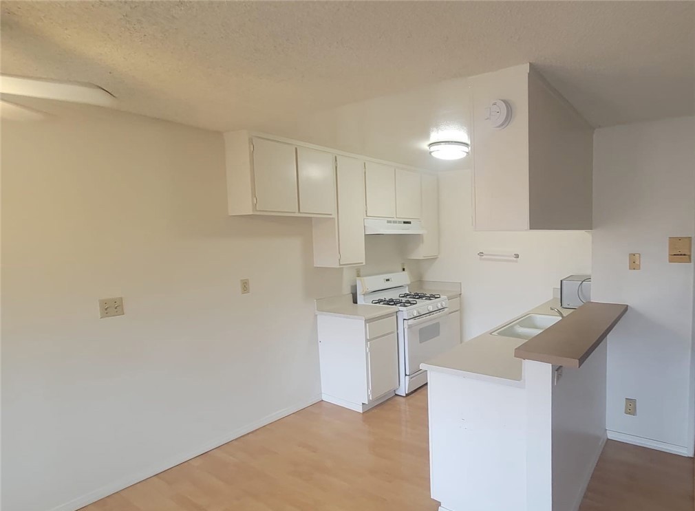 Elfyer - Lawndale, CA House - For Sale