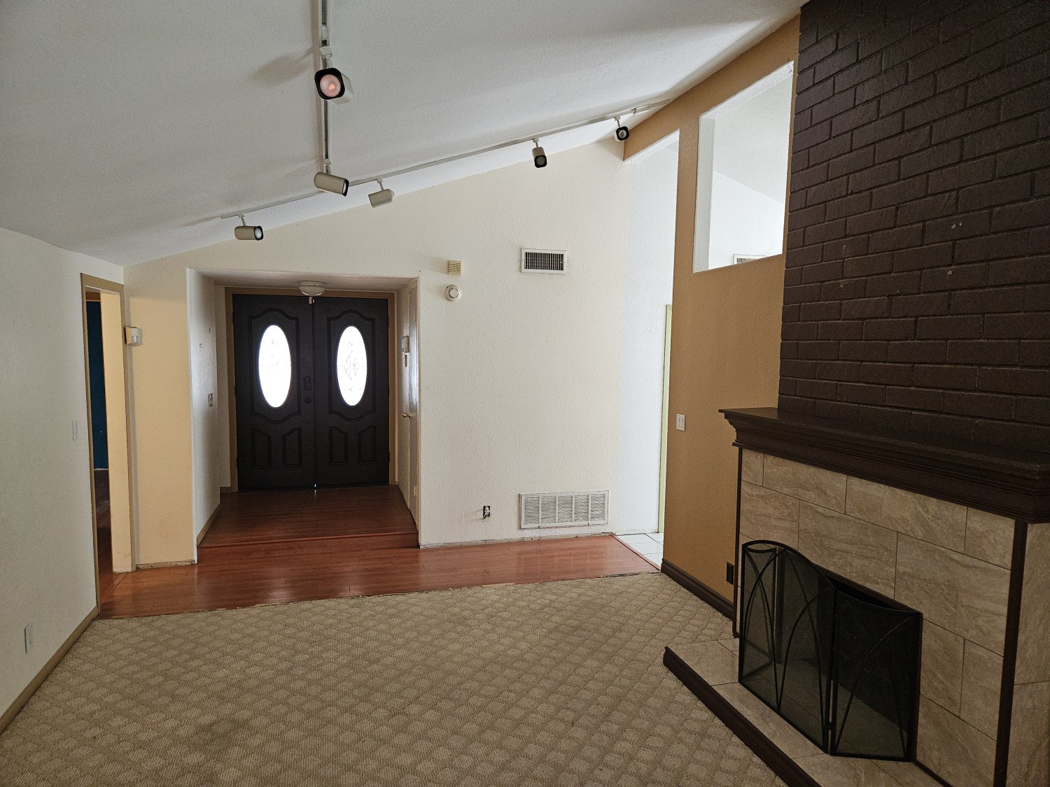 Elfyer - Carson, CA House - For Sale